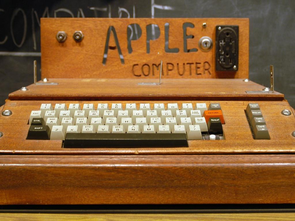 Apple Aktie: Seltener, von den Mitbegründern handgefertigter Apple-1 Computer wird für 500.000 Dollar versteigert!