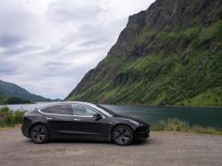 Tesla-Aktie: Musk lobt Norwegen!