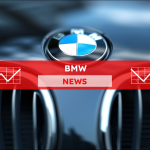 das glänzende Emblem eines BMW-Fahrzeugs in Nahaufnahme, mit einem BMW NEWS Banner