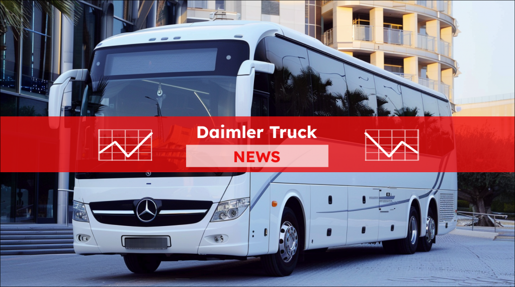 Ein moderner weißer Mercedes-Benz Reisebus vor einem urbanen Gebäudekomplex, mit einem Daimler Truck NEWS Banner