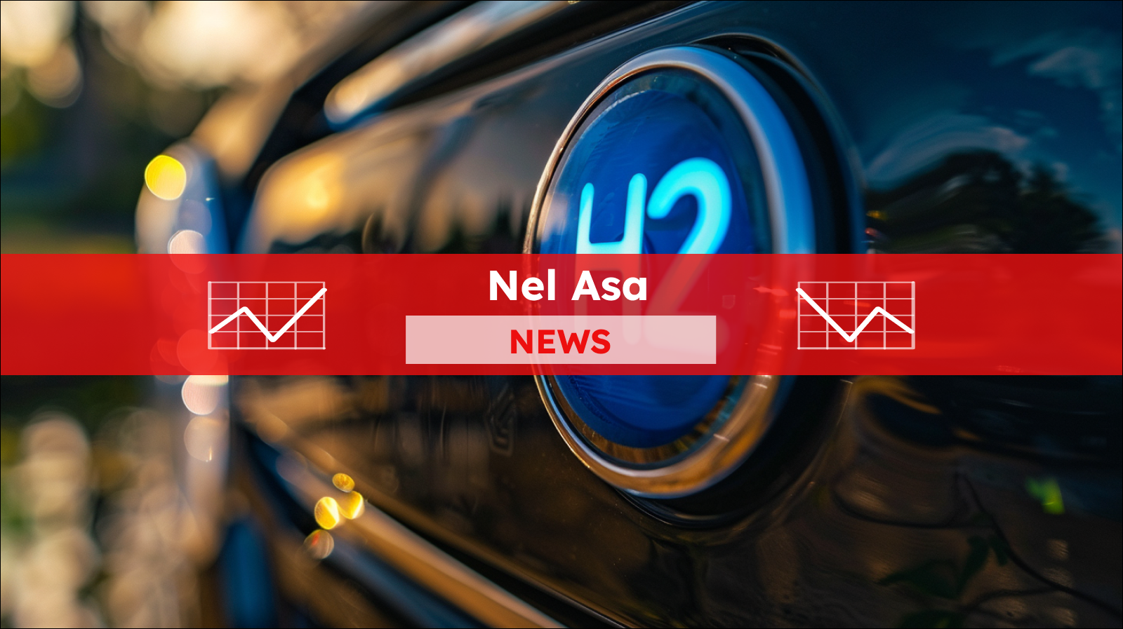Eine Nahaufnahme einer Fahrzeugplakette mit dem blauen H2-Symbol, mit einem Nel ASA NEWS-Banner drüber