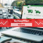 Ein Laptop, auf dessen Bildschirm eine Website mit verschiedenen grünen Fahrzeugen, vor einem Hintergrund mit verschiedenen Fahrzeugen auf einer Straße, mit einem roten NEWS Banner darüber