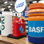 Marktplatz mit BASF-Produkten