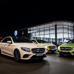 Mercedes-Benz Ausstellung bei Nacht