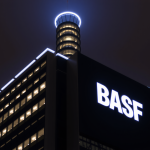 BASF-Gebäude bei Nacht