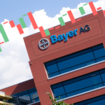 Aktienchart vor Bayer-Zentrale