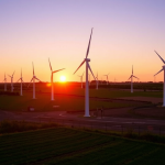 Baywa-Windturbinen im Sonnenuntergang