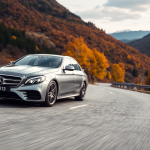 Mercedes-Benz Fahrt im Herbst.