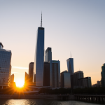 Finanzdistrikt bei Sonnenaufgang, symbolisiert wirtschaftliches Wachstum